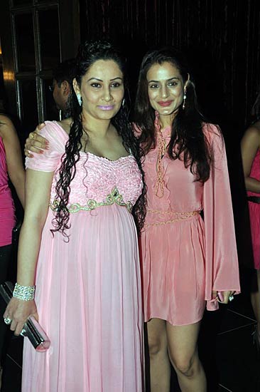 मान्‍यता की गोद भराई में जुटे सितारे । संजय दत्त के जीवन का सफर