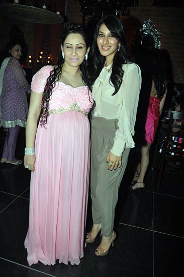 मान्‍यता की गोद भराई में जुटे सितारे । संजय दत्त के जीवन का सफर