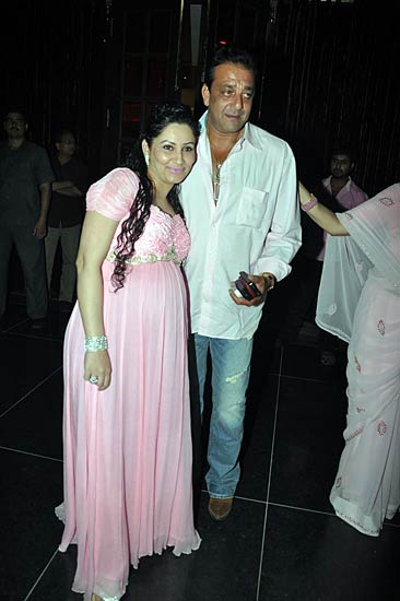 मान्‍यता की गोद भराई में जुटे सितारे । संजय दत्त के जीवन का सफर