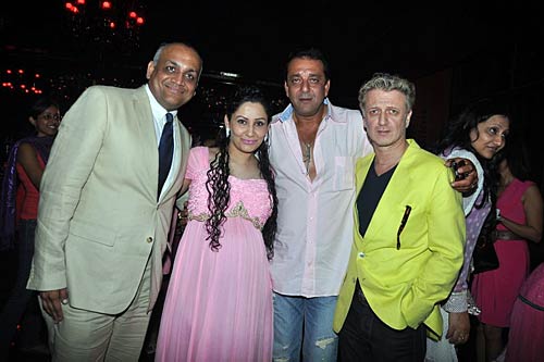 मान्‍यता की गोद भराई में जुटे सितारे । संजय दत्त के जीवन का सफर