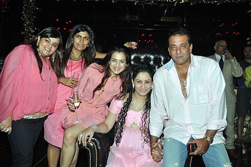 मान्‍यता की गोद भराई में जुटे सितारे । संजय दत्त के जीवन का सफर