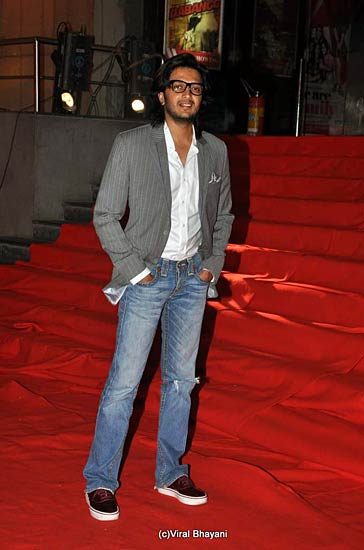 दबंग हिट, सलमान कैम्‍प पहुंचे सितारे | 'दबंग' का दम