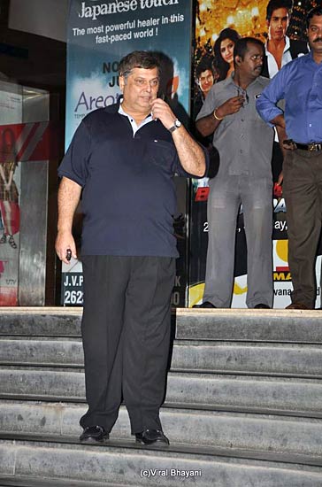 दबंग हिट, सलमान कैम्‍प पहुंचे सितारे | 'दबंग' का दम