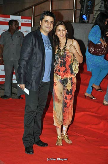 दबंग हिट, सलमान कैम्‍प पहुंचे सितारे | 'दबंग' का दम