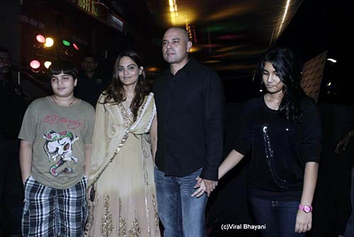 दबंग हिट, सलमान कैम्‍प पहुंचे सितारे | 'दबंग' का दम