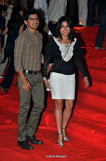 दबंग हिट, सलमान कैम्‍प पहुंचे सितारे | 'दबंग' का दम