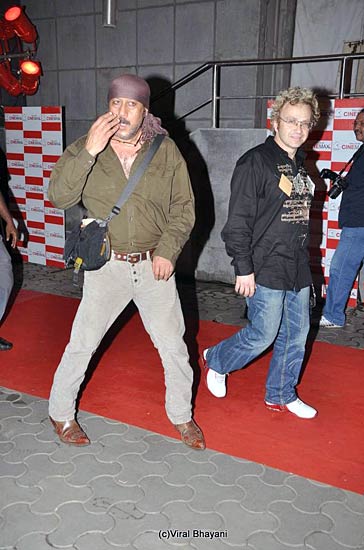 दबंग हिट, सलमान कैम्‍प पहुंचे सितारे | 'दबंग' का दम