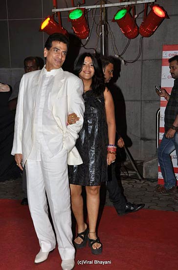 दबंग हिट, सलमान कैम्‍प पहुंचे सितारे | 'दबंग' का दम