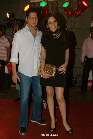 दबंग हिट, सलमान कैम्‍प पहुंचे सितारे | 'दबंग' का दम