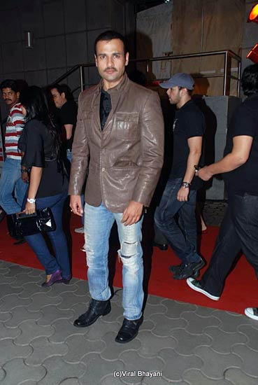 दबंग हिट, सलमान कैम्‍प पहुंचे सितारे | 'दबंग' का दम