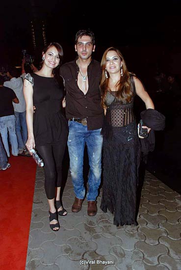 दबंग हिट, सलमान कैम्‍प पहुंचे सितारे | 'दबंग' का दम