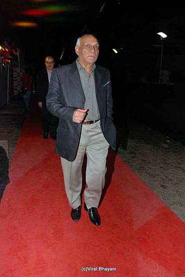 दबंग हिट, सलमान कैम्‍प पहुंचे सितारे | 'दबंग' का दम