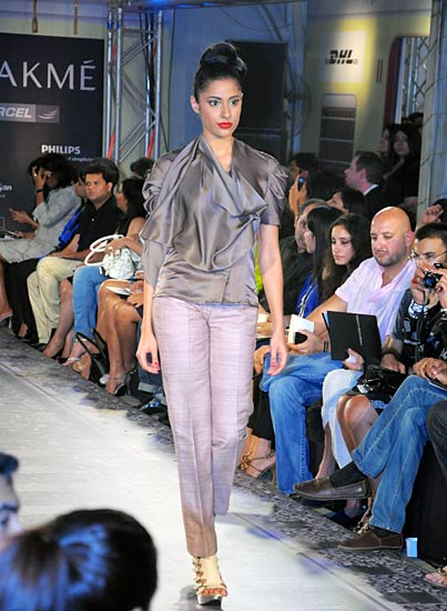 नरेंद्र के फैशन शो में सोनाक्षी के जलवे...