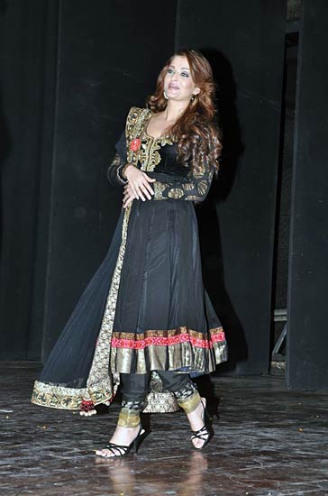 अक्षय-ऐश जुटे 'एक्‍शन रिप्‍ले' के प्रमोशन में | हिट जोड़ी