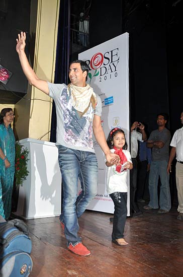 अक्षय-ऐश जुटे 'एक्‍शन रिप्‍ले' के प्रमोशन में | हिट जोड़ी