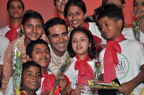 अक्षय-ऐश जुटे 'एक्‍शन रिप्‍ले' के प्रमोशन में | हिट जोड़ी