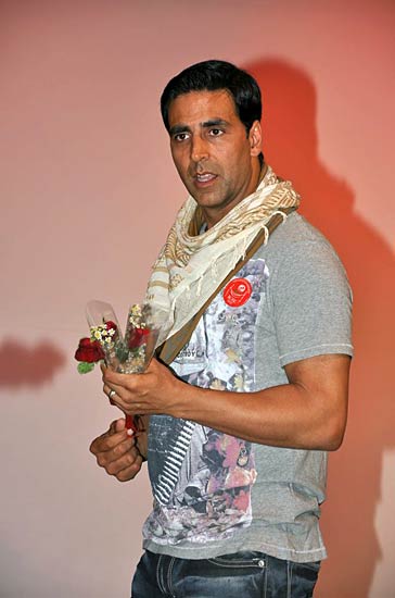 अक्षय-ऐश जुटे 'एक्‍शन रिप्‍ले' के प्रमोशन में | हिट जोड़ी