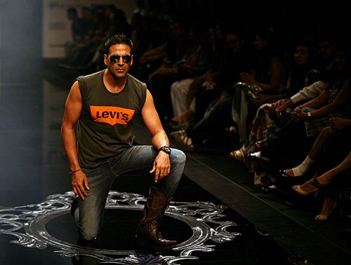 अक्षय-ऐश जुटे 'एक्‍शन रिप्‍ले' के प्रमोशन में | हिट जोड़ी