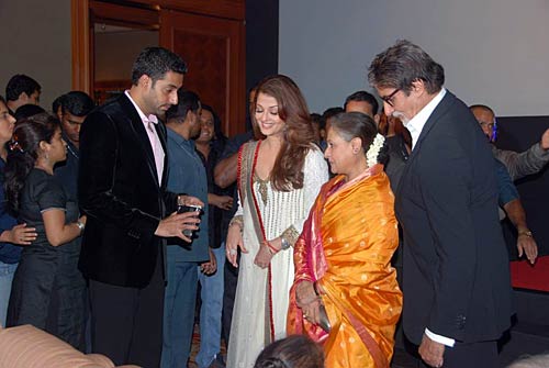 अक्षय-ऐश जुटे 'एक्‍शन रिप्‍ले' के प्रमोशन में | हिट जोड़ी