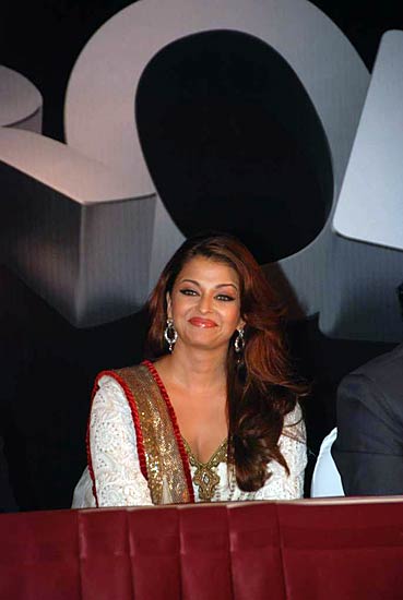 अक्षय-ऐश जुटे 'एक्‍शन रिप्‍ले' के प्रमोशन में | हिट जोड़ी