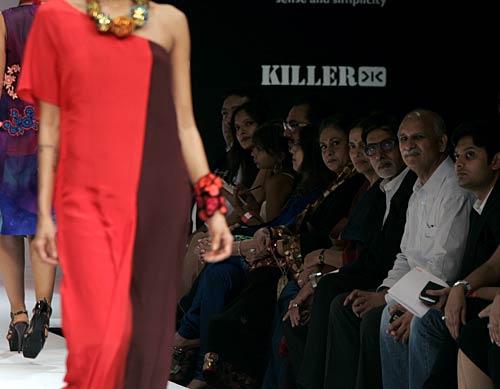 लेक्मे फैशन वीक में सुंदरियों का जमावड़ा | सितारों की मस्ती