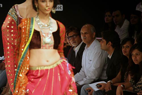 लेक्मे फैशन वीक में सुंदरियों का जमावड़ा | सितारों की मस्ती