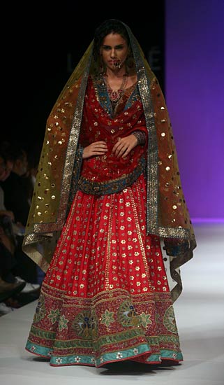 लेक्मे फैशन वीक में सुंदरियों का जमावड़ा | सितारों की मस्ती