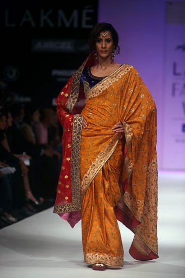 लेक्मे फैशन वीक में सुंदरियों का जमावड़ा | सितारों की मस्ती