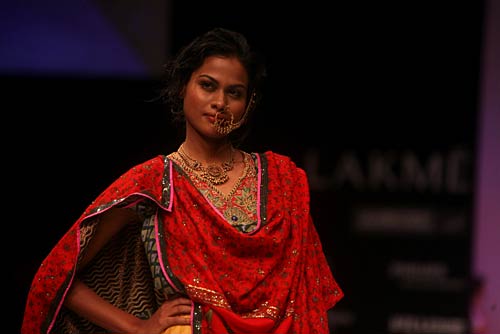 लेक्मे फैशन वीक में सुंदरियों का जमावड़ा | सितारों की मस्ती