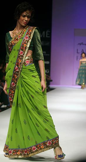 लेक्मे फैशन वीक में सुंदरियों का जमावड़ा | सितारों की मस्ती