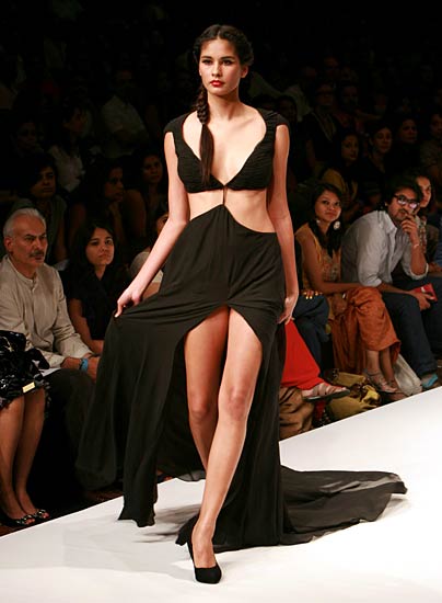 लेक्मे फैशन वीक में सुंदरियों का जमावड़ा | सितारों की मस्ती