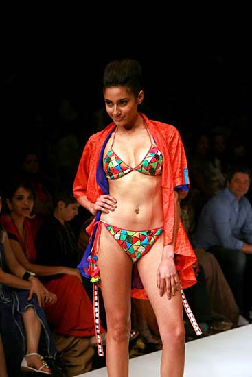 लेक्मे फैशन वीक में सुंदरियों का जमावड़ा | सितारों की मस्ती