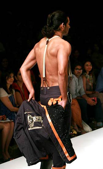 लेक्मे फैशन वीक में सुंदरियों का जमावड़ा | सितारों की मस्ती