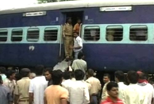 मध्यप्रदेश में मालगाड़ी ने इं‍टरसिटी को मारी टक्कर