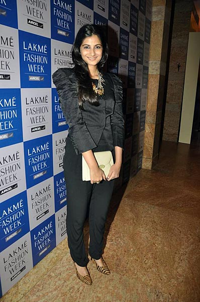 मुंबई में लैक्‍मे फैशन वीक में सितारों का जमावड़ा | ग्लैमर का तड़का