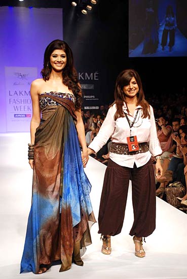 मुंबई में लैक्‍मे फैशन वीक में सितारों का जमावड़ा | ग्लैमर का तड़का