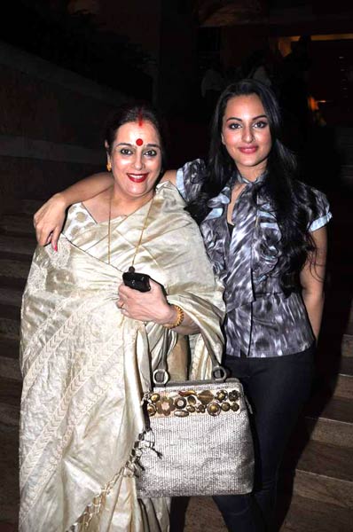 लेक्मे फैशन वीक में सुंदरियों का जमावड़ा | सितारों की मस्ती