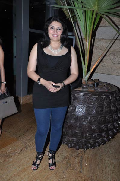 नीता लुल्‍ला के शो में सितारों का जलवा | फैशन शो में सितारे