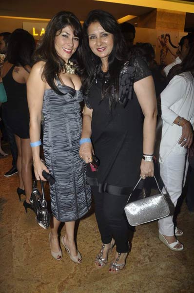 नीता लुल्‍ला के शो में सितारों का जलवा | फैशन शो में सितारे