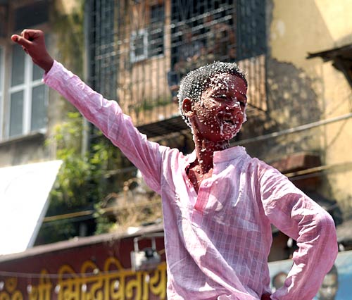 बड़े धूमधाम से विदा हुए लालबाग के राजा | वीडियो देखें