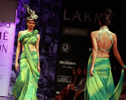 नीता लुल्‍ला के शो में सितारों का जलवा | फैशन शो में सितारे
