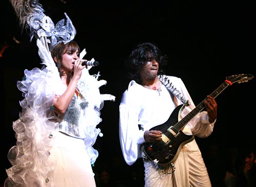 नीता लुल्‍ला के शो में सितारों का जलवा | फैशन शो में सितारे