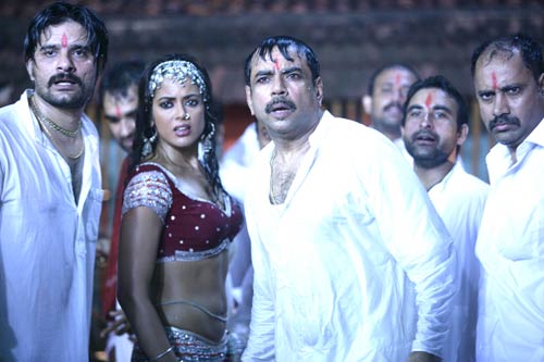 ऑनर किलिंग पर बनी फिल्‍म 'आक्रोश' । फिल्‍म 'आक्रोश' की पहली झलक