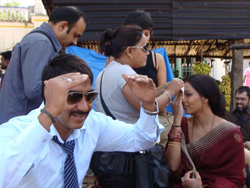 ऑनर किलिंग पर बनी फिल्‍म 'आक्रोश' । फिल्‍म 'आक्रोश' की पहली झलक