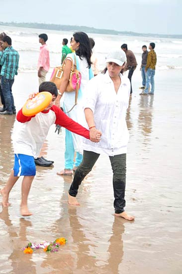 बड़े धूमधाम से विदा हुए लालबाग के राजा | वीडियो देखें