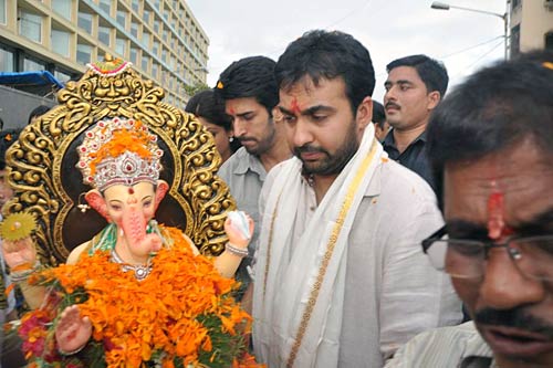 बड़े धूमधाम से विदा हुए लालबाग के राजा | वीडियो देखें