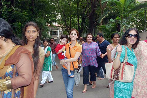 बड़े धूमधाम से विदा हुए लालबाग के राजा | वीडियो देखें