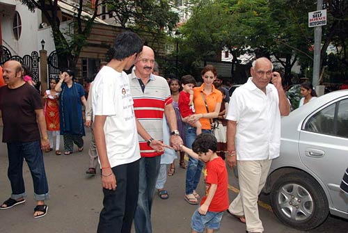 बड़े धूमधाम से विदा हुए लालबाग के राजा | वीडियो देखें