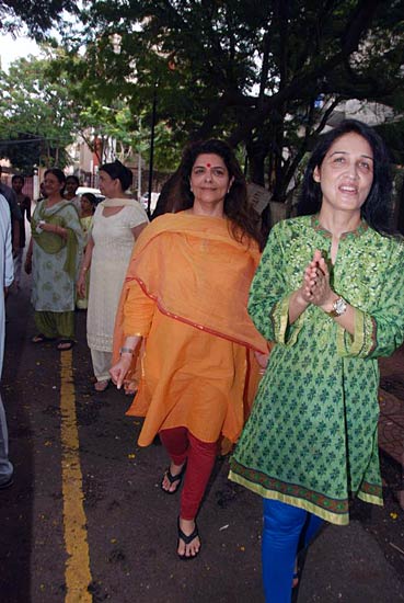 बड़े धूमधाम से विदा हुए लालबाग के राजा | वीडियो देखें