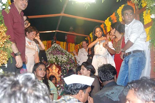 बड़े धूमधाम से विदा हुए लालबाग के राजा | वीडियो देखें